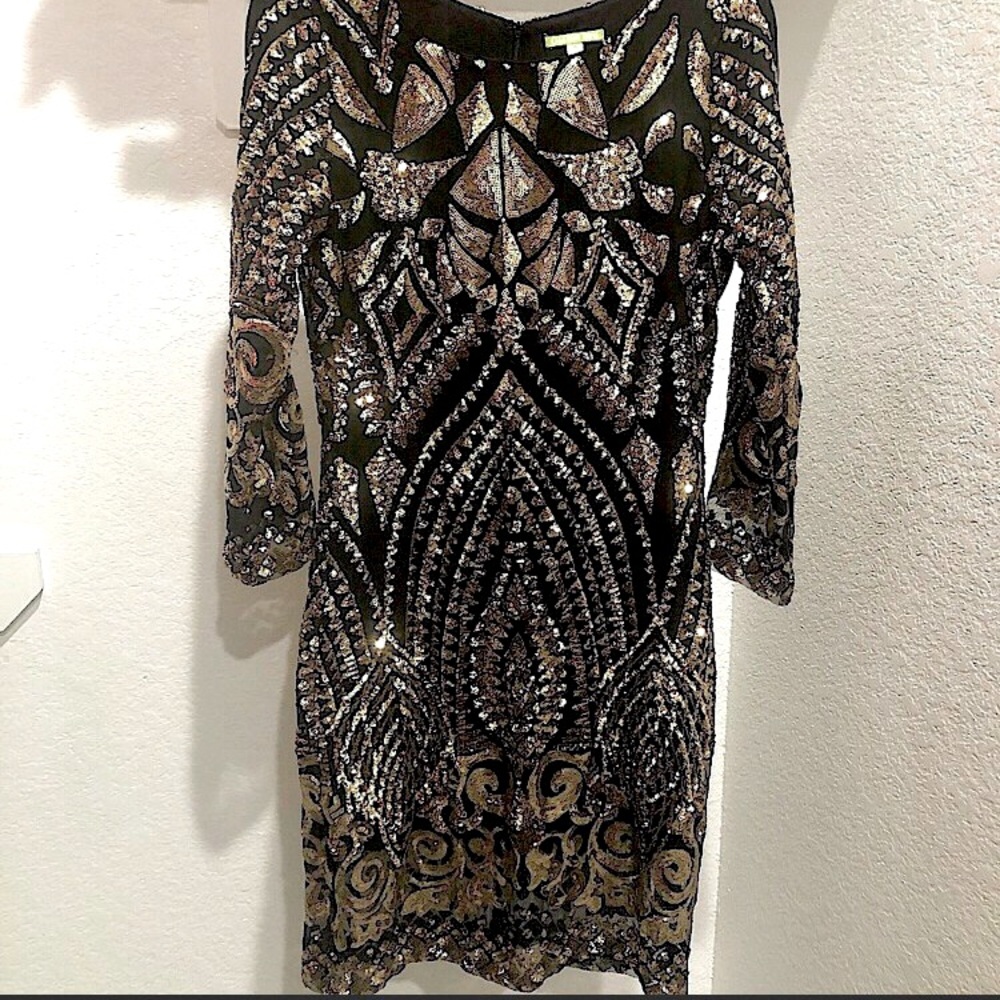 👗 🔥LIKE NEW GIANNI BINI GOLD SEQUIN HOLIDAY PARTY DRESS